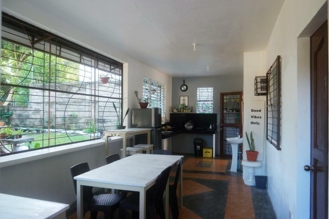 Ese House Hotel Dumaguete City Bagian luar foto